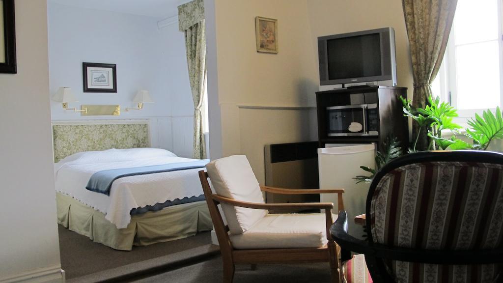 Au Petit Hotel Квебек Экстерьер фото