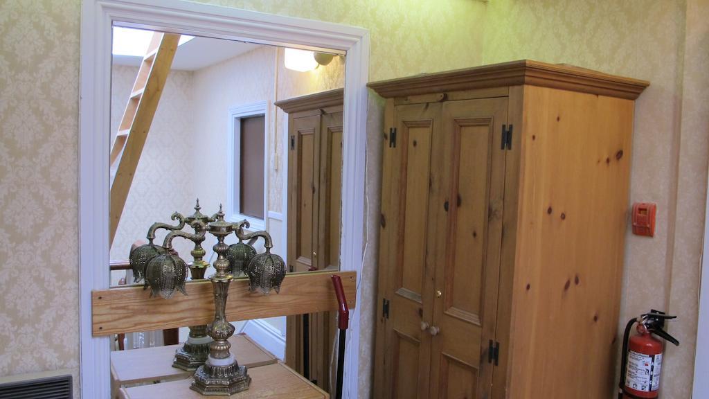 Au Petit Hotel Квебек Экстерьер фото