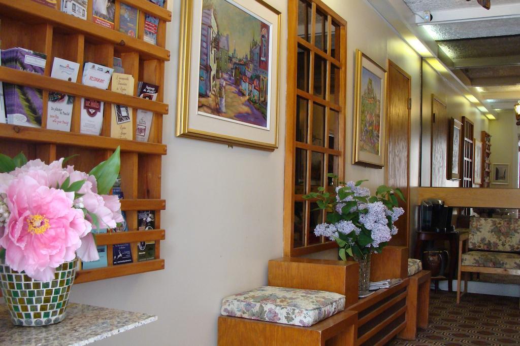 Au Petit Hotel Квебек Экстерьер фото