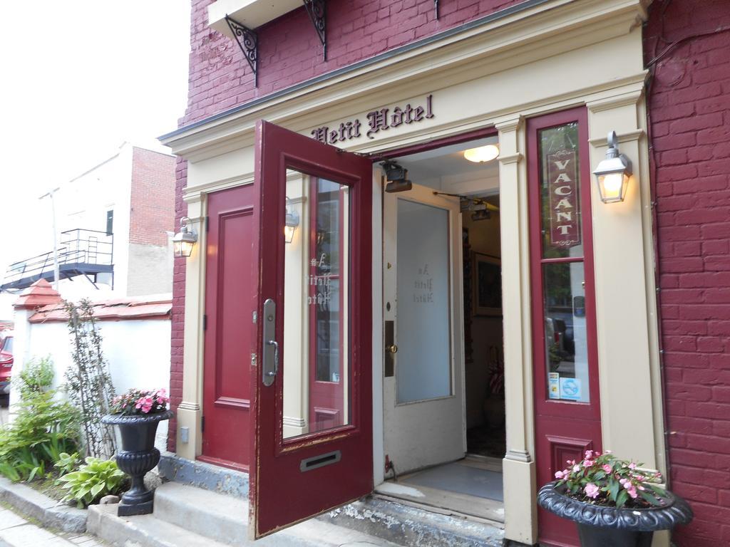 Au Petit Hotel Квебек Экстерьер фото
