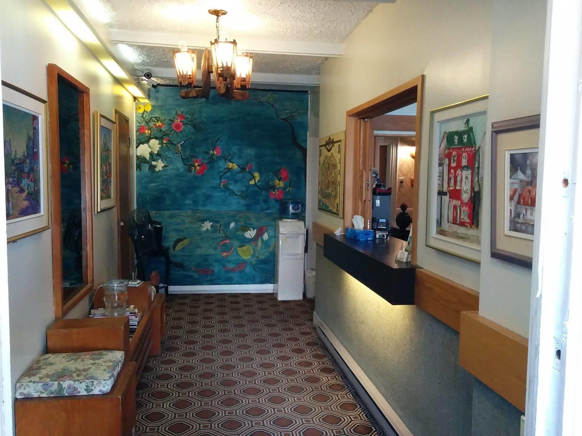 Au Petit Hotel Квебек Экстерьер фото