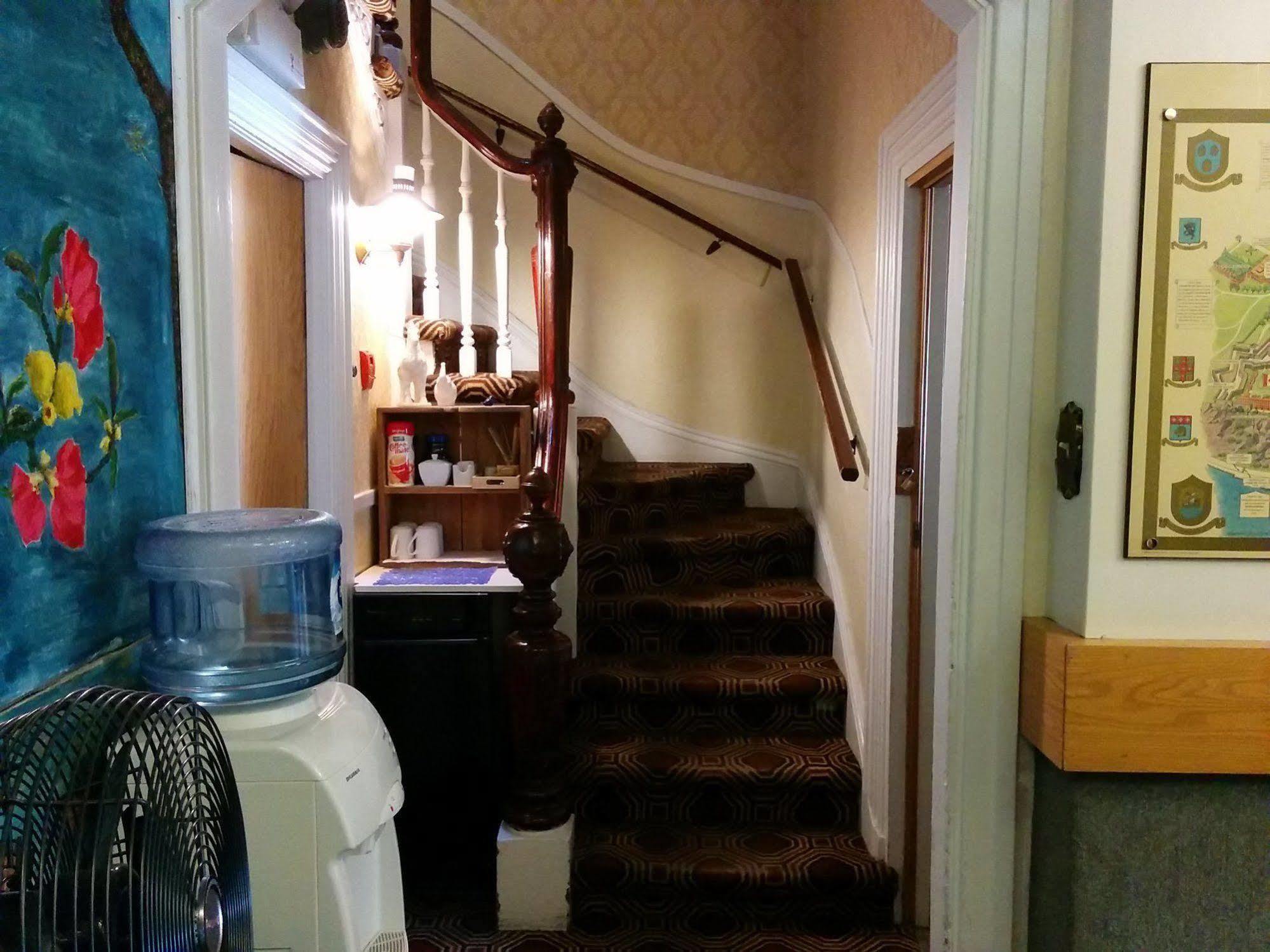 Au Petit Hotel Квебек Экстерьер фото