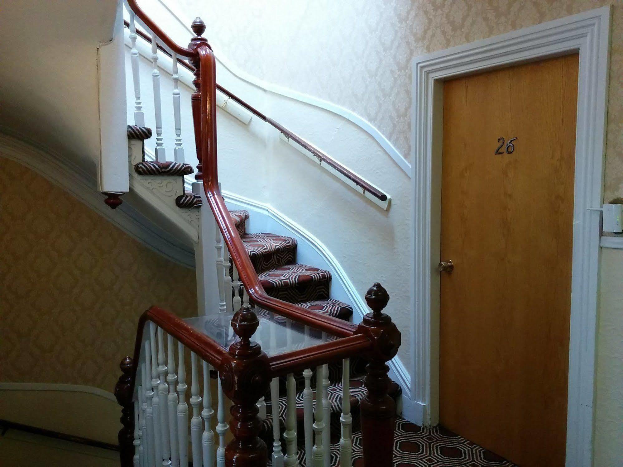 Au Petit Hotel Квебек Экстерьер фото